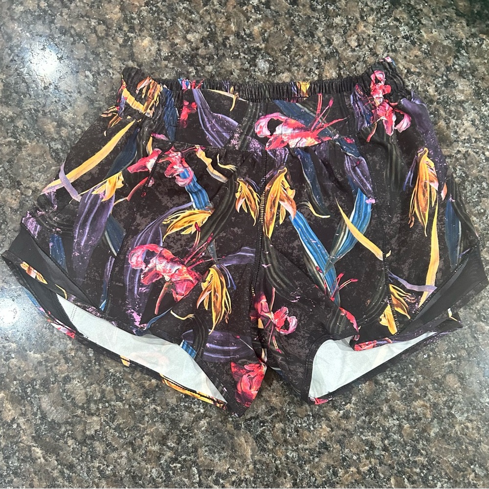 Amazing condition recently purchased Lulu lemon shorts!